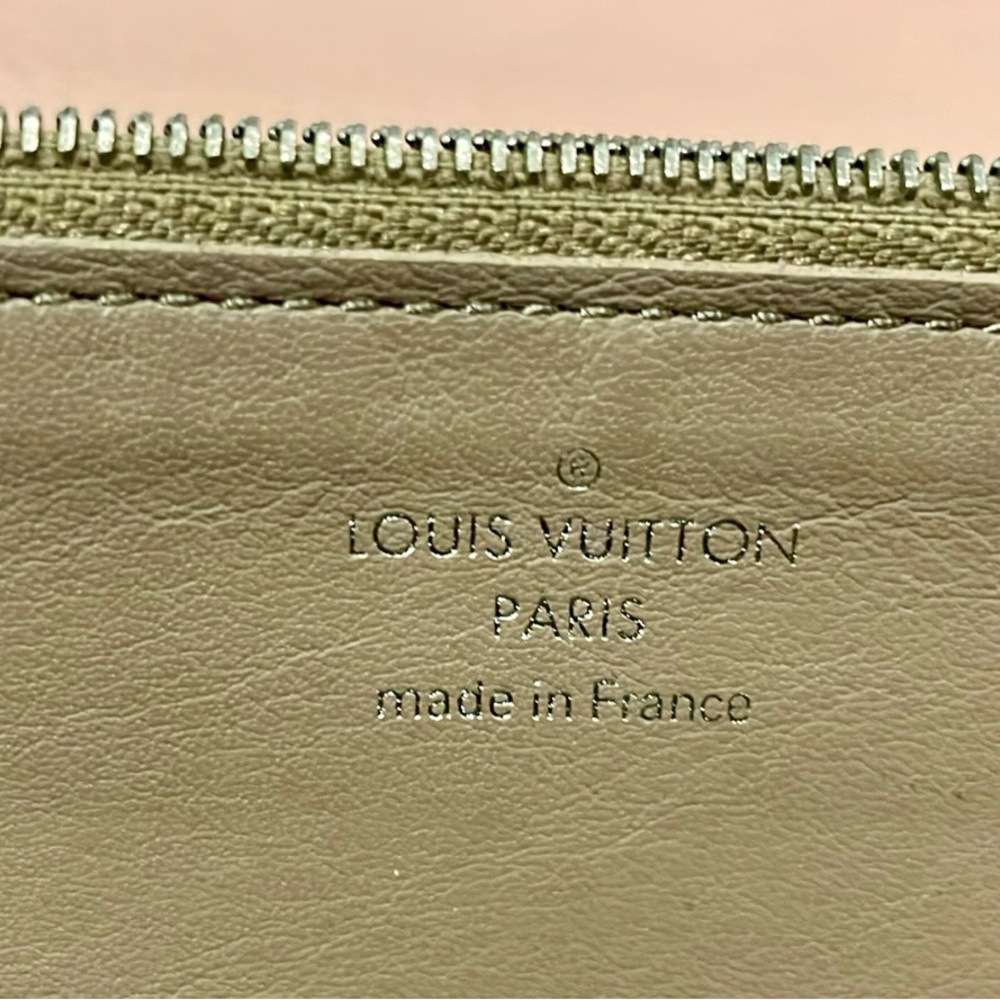 Louis Vuitton Blush Capucine Leather Wallet in Great Condition - Picture 4 of 11